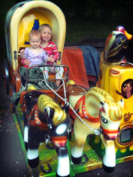 Aya + Arwen in a stagecoach